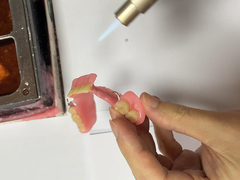 Solución de masticación adaptada cómoda con dentadura extraíble segura con estabilidad ajustable