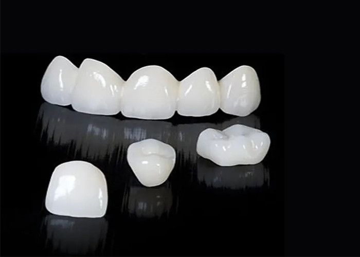 Corona dental de zircónia translúcida con alta durabilidad resistente a las manchas de laboratorio dental de China