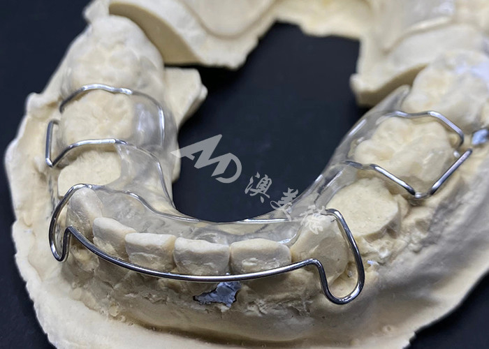 Confortable para usar el retenedor Hawley de AMD Dental Lab para una ortodoncia segura y saludable