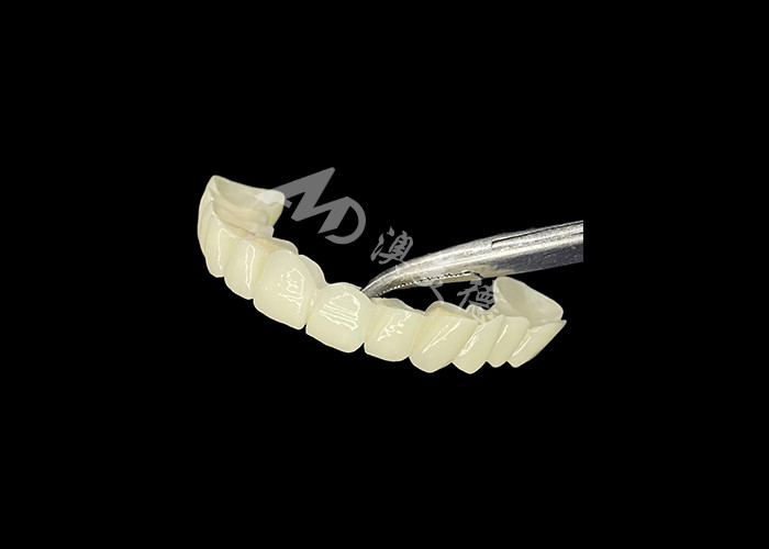 Puente dental de zircónia de alta translucidez Fuerte y natural para la restauración de la sonrisa sin fisuras
